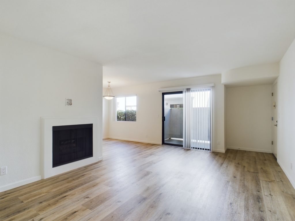 One Bedroom Apartment at 4620 Kester Apartments in Sherman Oaks 690 sq ft